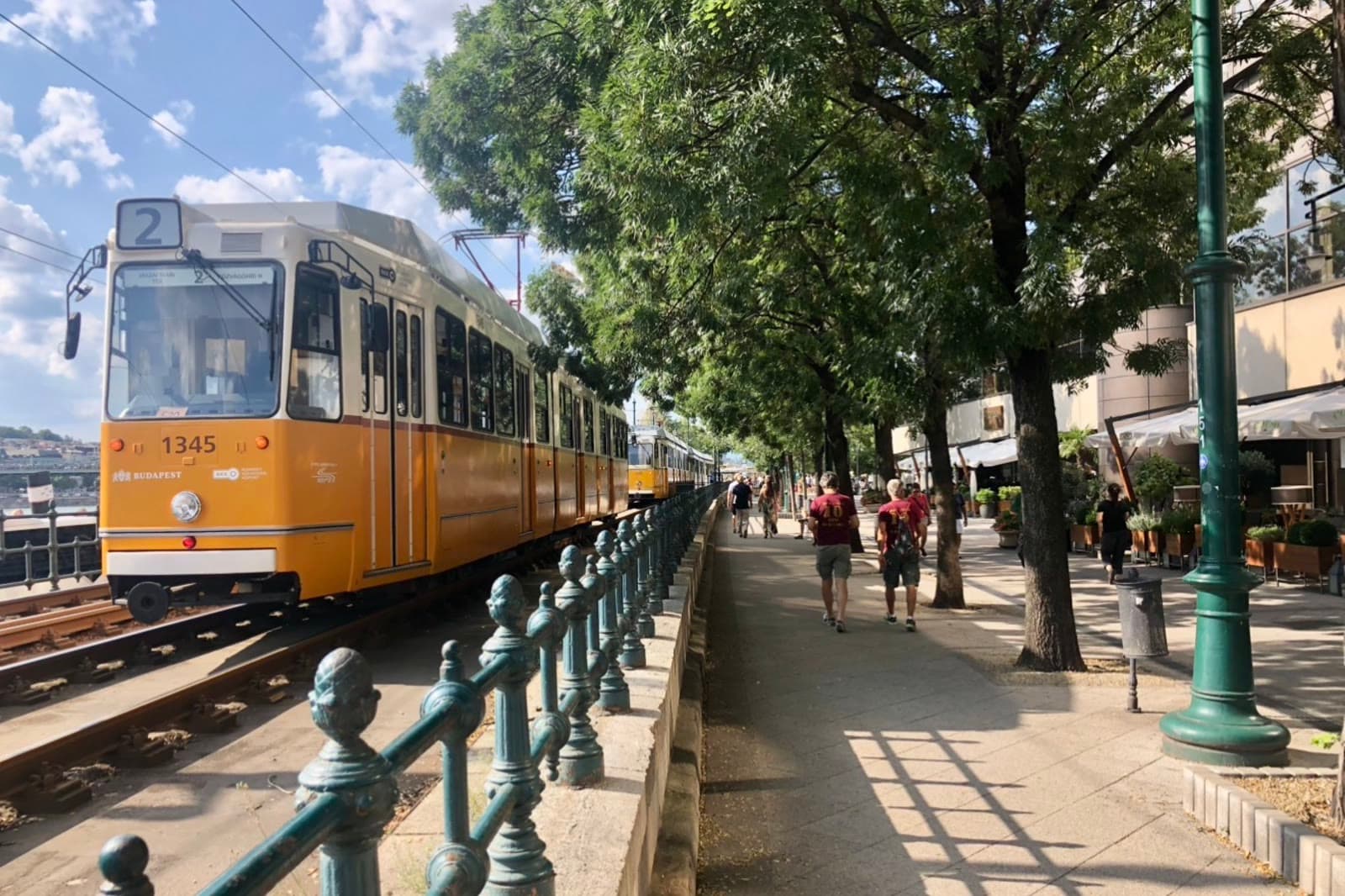 Tram 2 beside the Danube