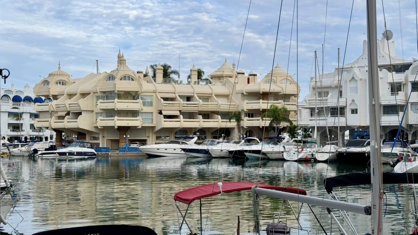 Yates y arquitectura de Puerto Marina Benalmádena